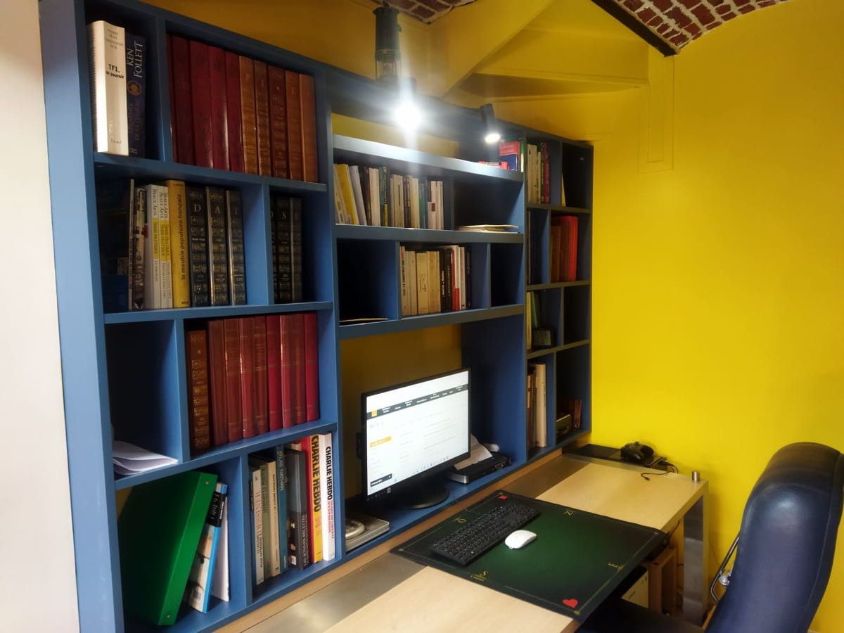 Bibliothèque sur mesure pour bureau