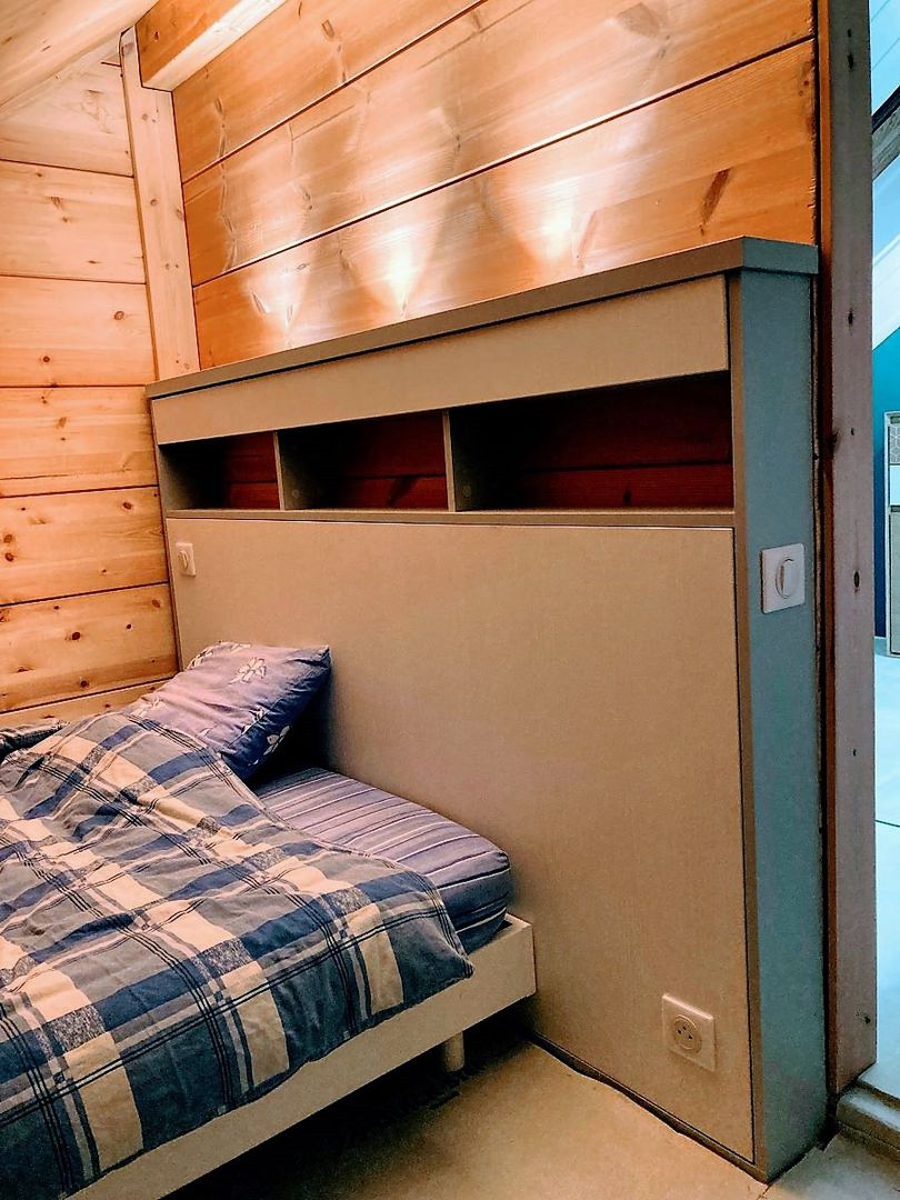 Tête de lit avec niches