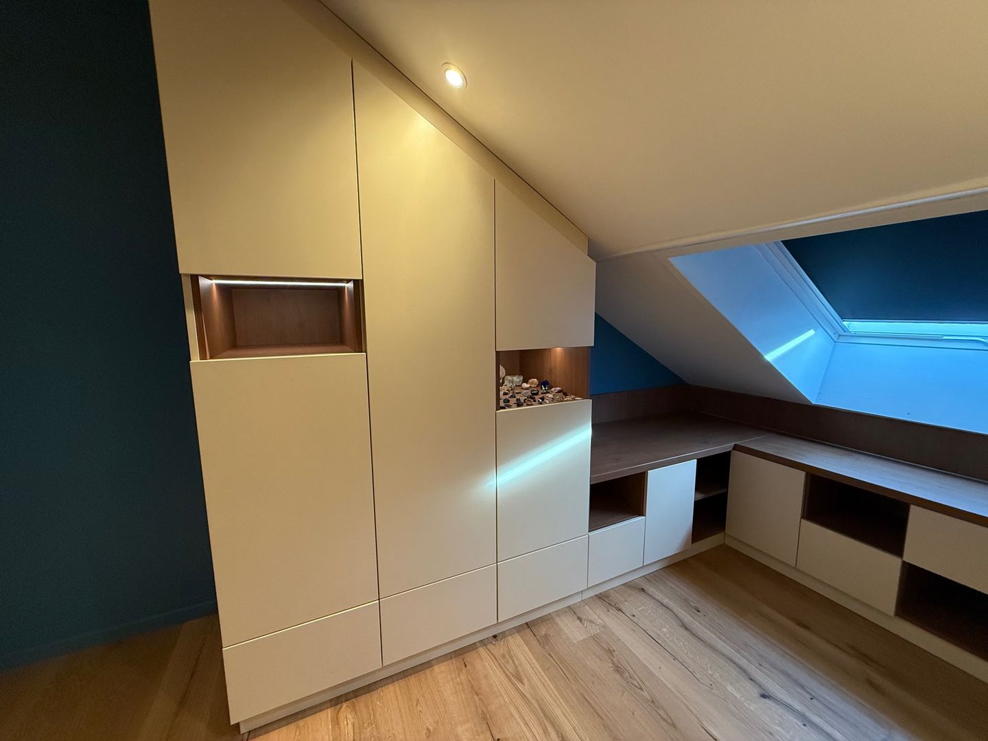 Aménagement en U sur mesure pour combles - Vue 2