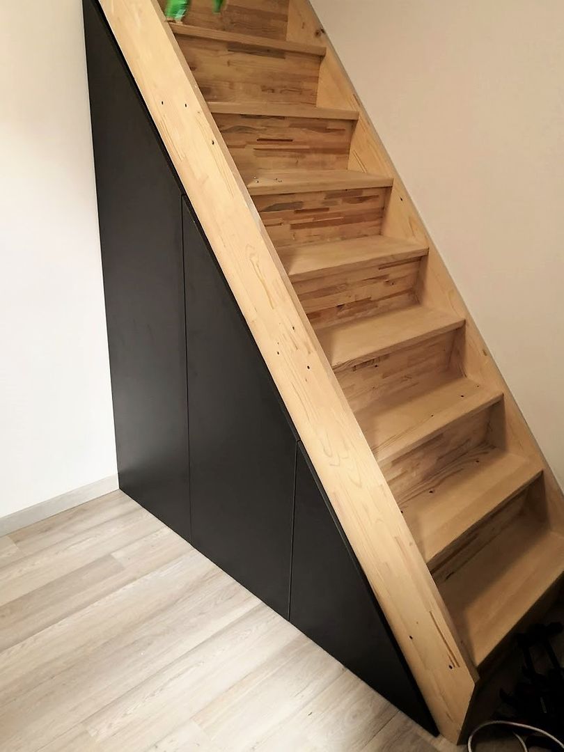 Meuble sous escalier gris anthracite 