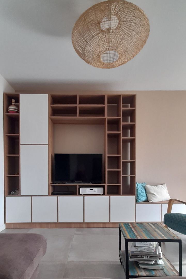 Maßgefertigtes TV-Möbel