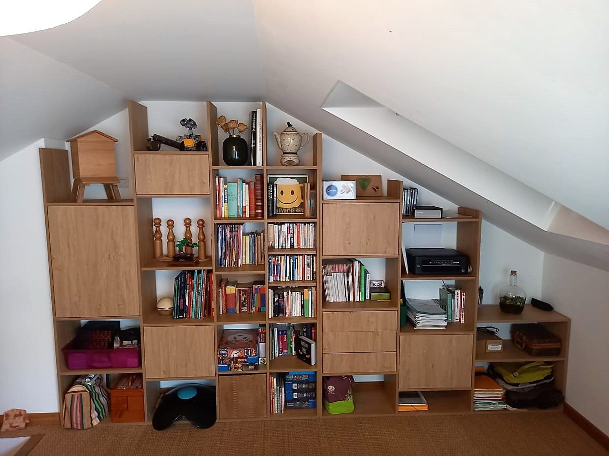 Bibliothèque en bois à hauteur variable - Vue 1