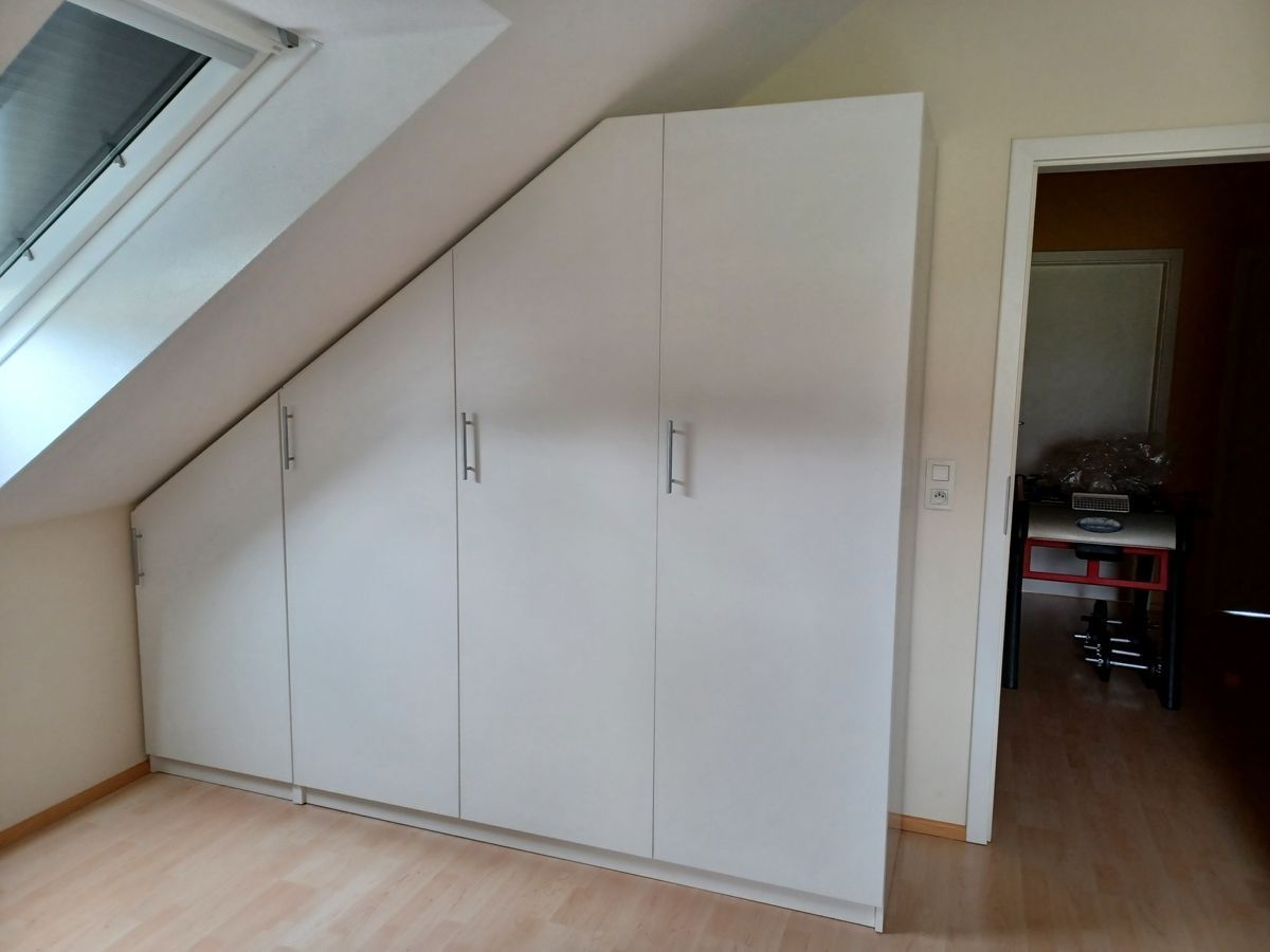 Dressing sous pente avec portes - Vue 1