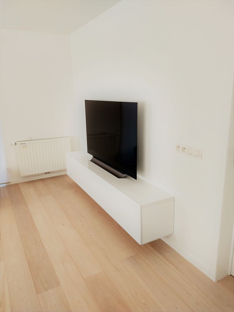 Banc TV suspendu sur-mesure
