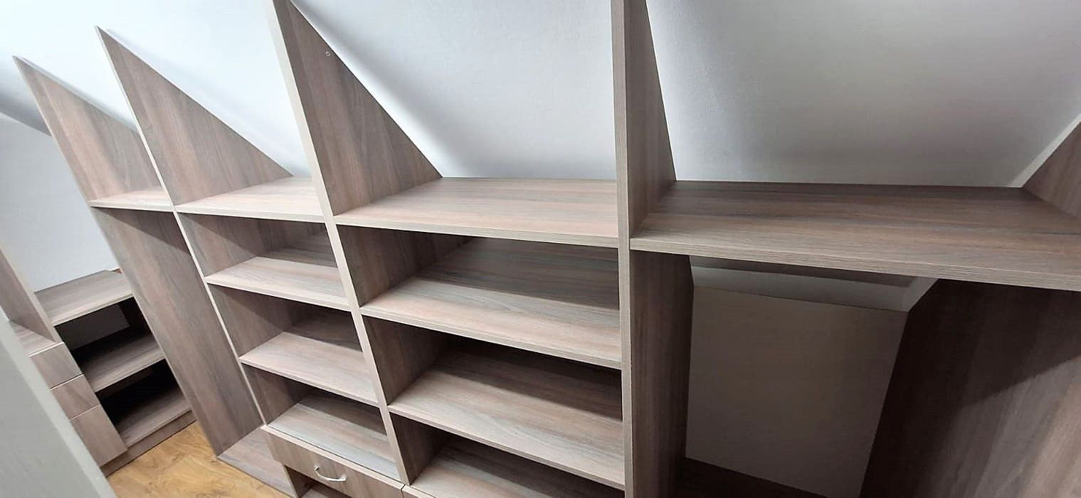 Dressing couloir mansardé