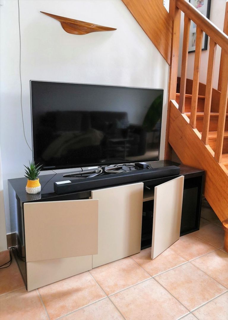 Meuble TV crème et noir modulable