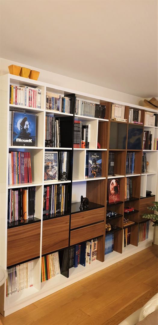 Bibliothèque sur mesure colorée