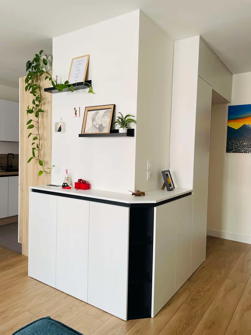 Custom corner furniture with top and bottom storage for entryway - Vue 4