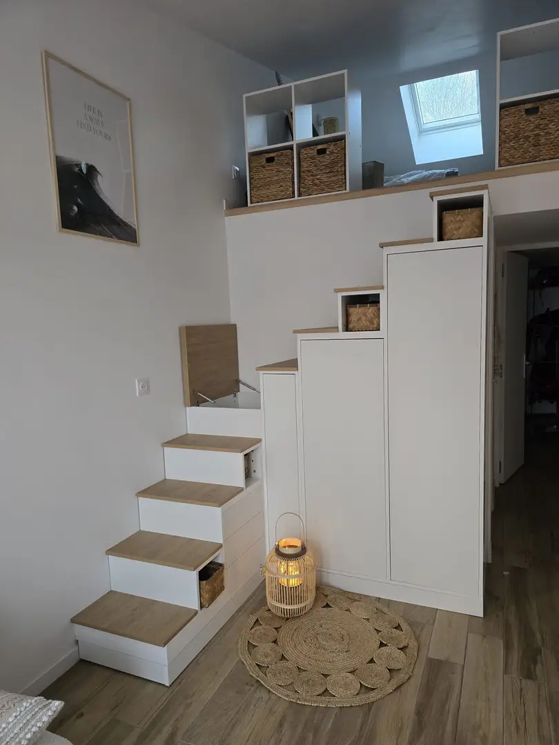 Quarter-turn staircase unit with wardrobe and clever storage landing