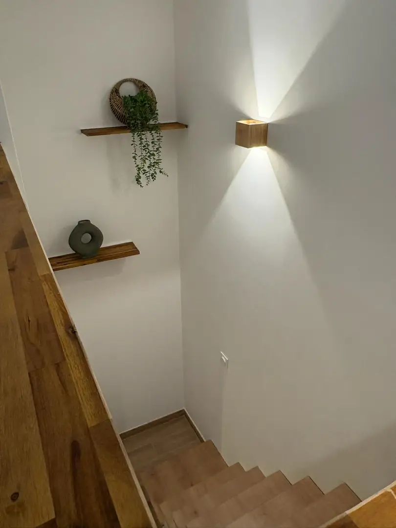 Custom staircase furniture with integrated wardrobe and storage - Vue 1