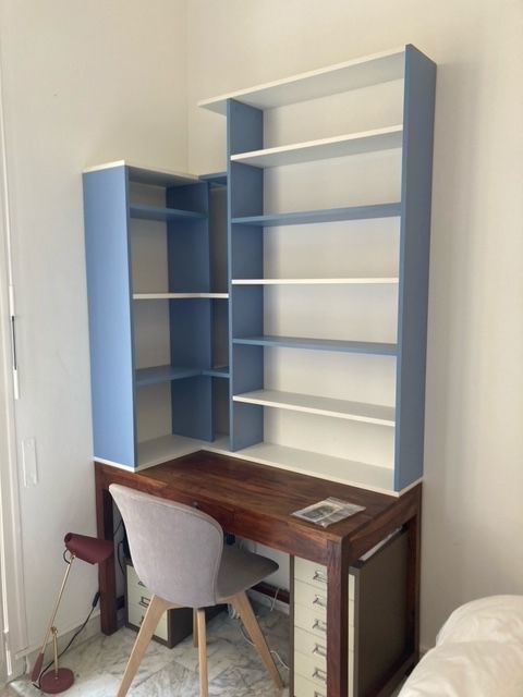 Etagère en angle colorée 