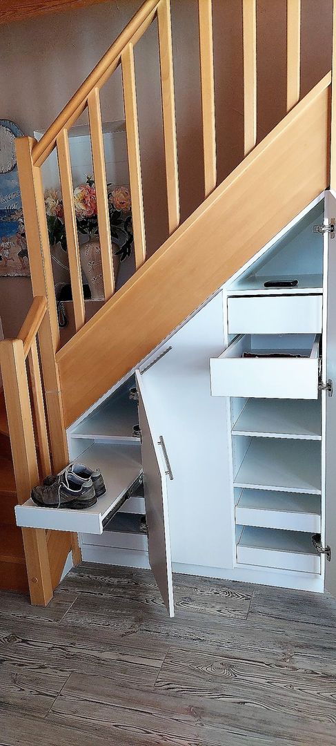 Meuble blanc sous escalier - Vue 1