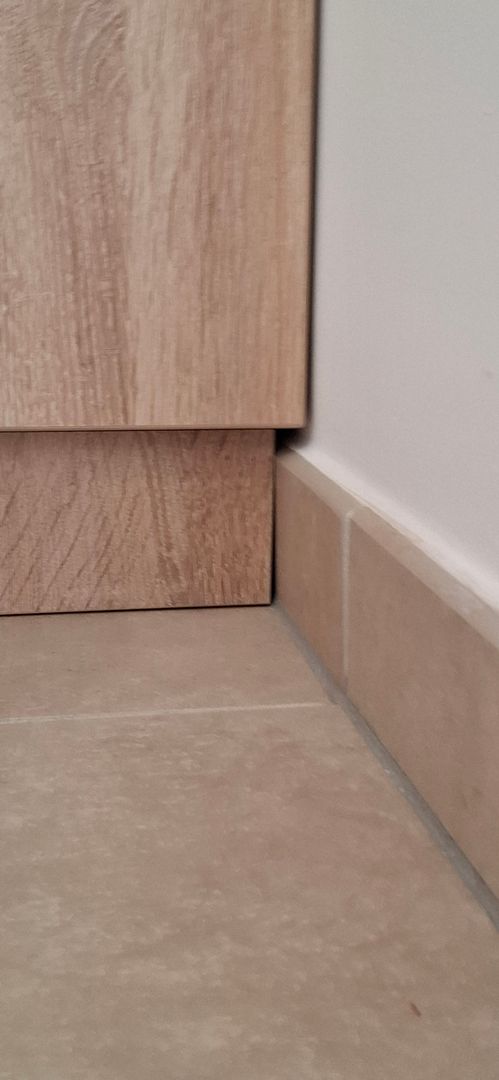 Maßgefertigtes Bücherregal und Raumteiler - Vue 3