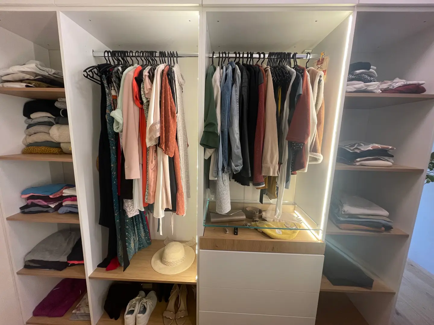 Double sloped-face closet: perfect space optimization - Vue 5