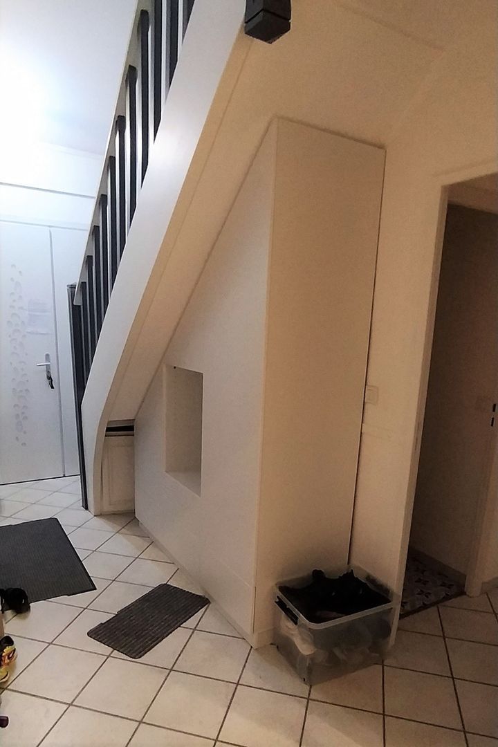 Armoire sous escalier modulable 