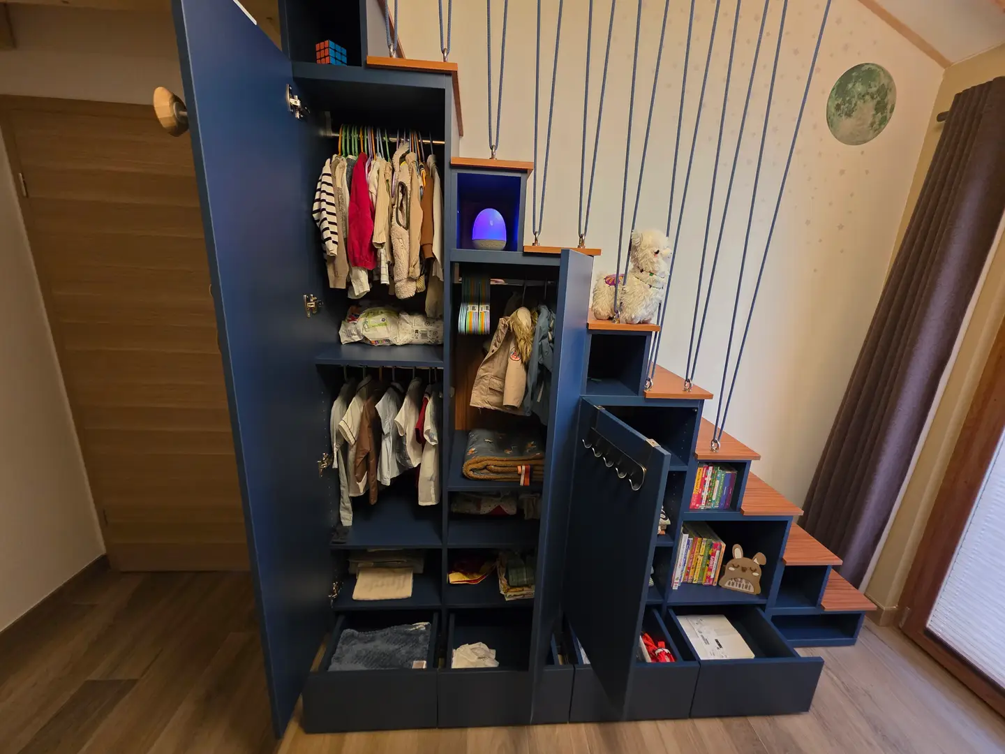 Custom Staircase Furniture - Vue 1