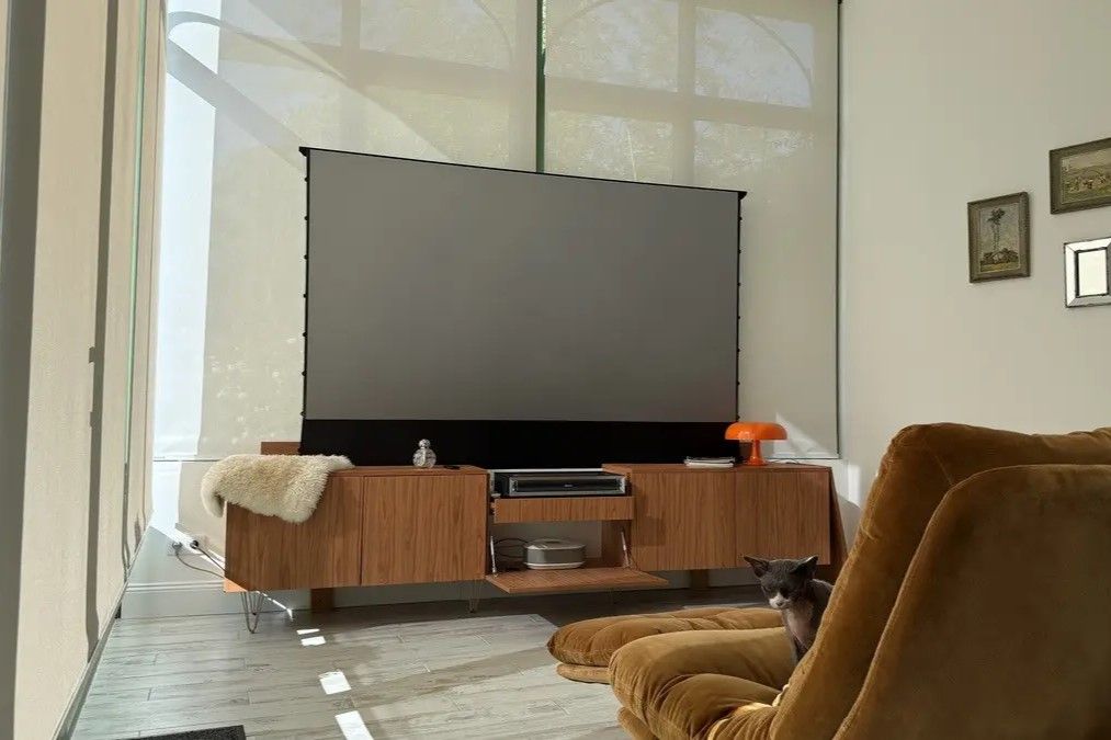 Meuble sur mesure vidéoprojecteur ultra courte focale