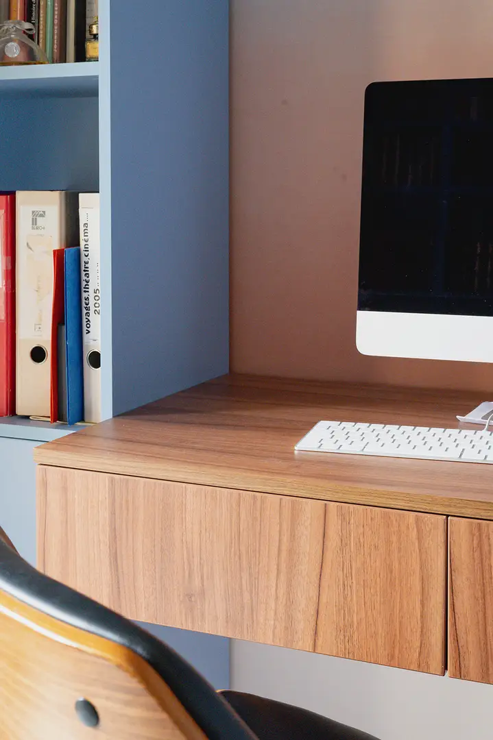 Room layout with corner bookcase - Vue 8