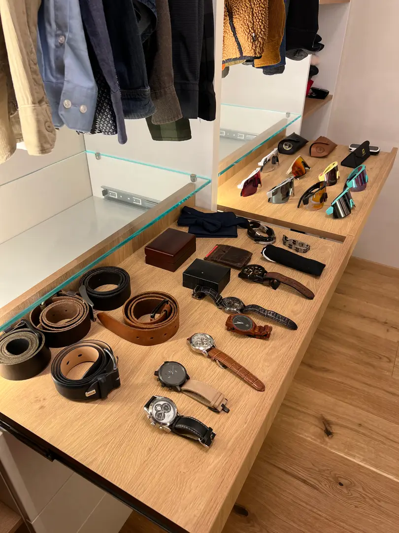 Double sloped-face closet: perfect space optimization - Vue 8