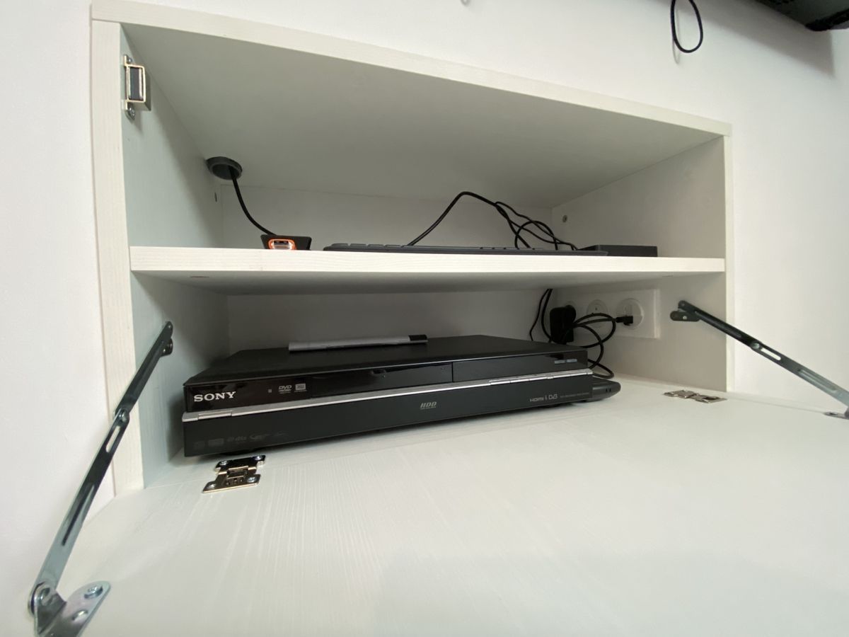 Meuble TV blanc encastré sur mesure - Vue 2