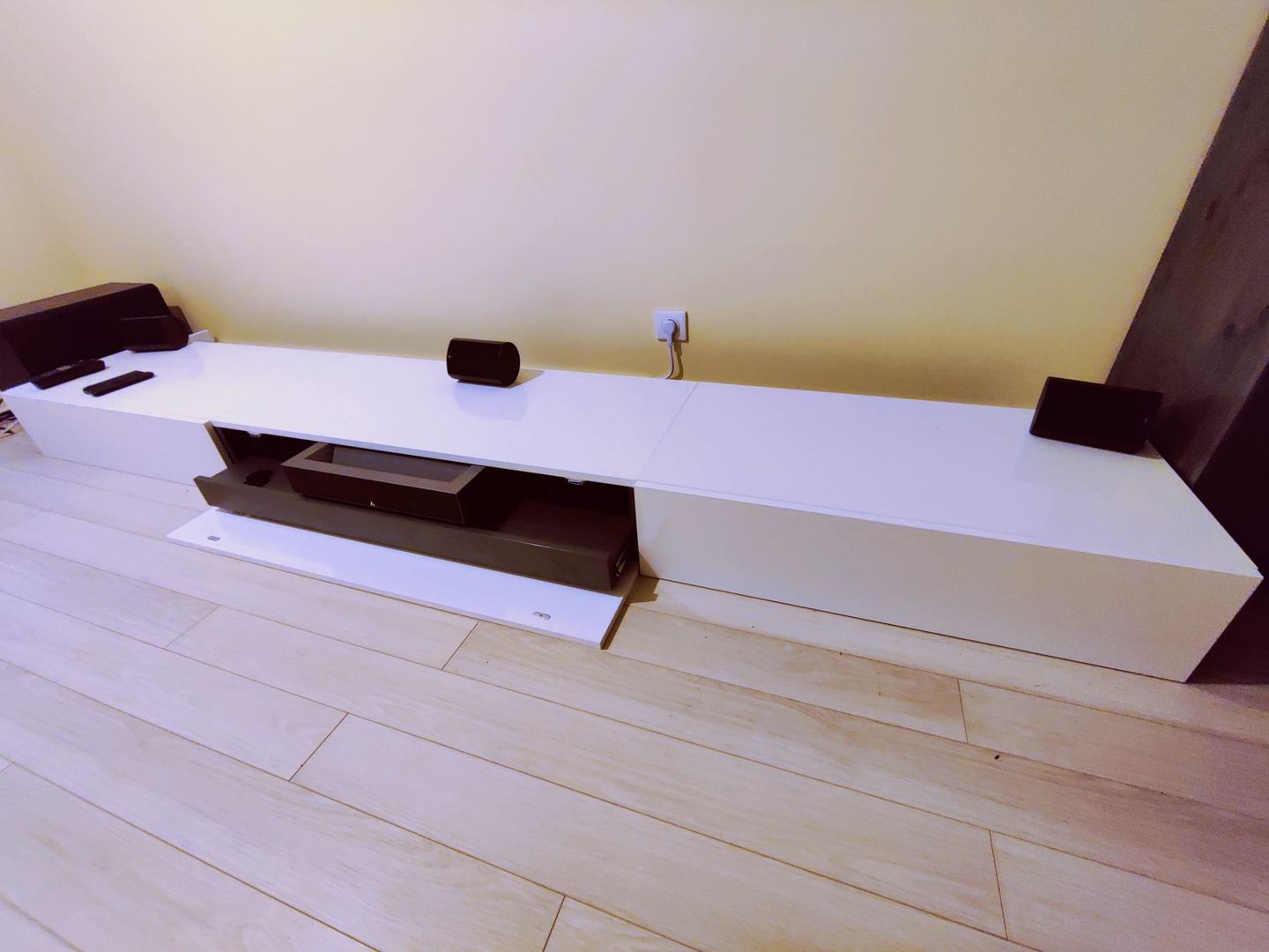 Meuble pour vidéo projecteur courte focal