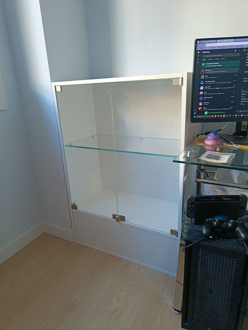 Caisson avec étagère et portes en verre