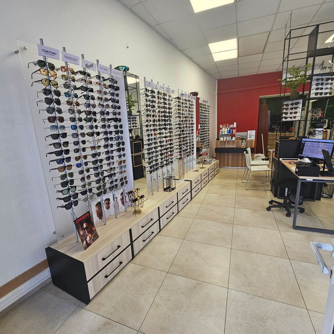 Custom-made multi-unit furniture set for opticians with drawers - Vue 2