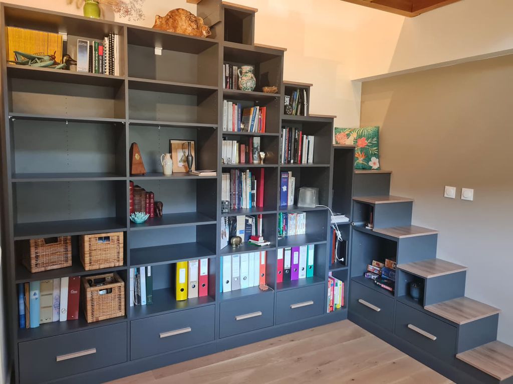 Meuble escalier sur mesure avec bibliothèque