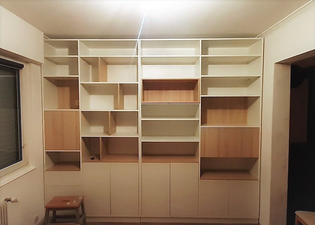 Bibliothèque avec rangement sur mesure