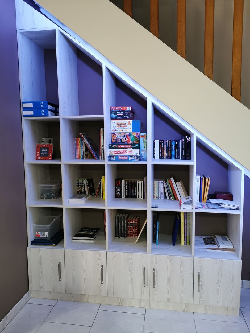 Bibliothèque sous escalier sur mesure