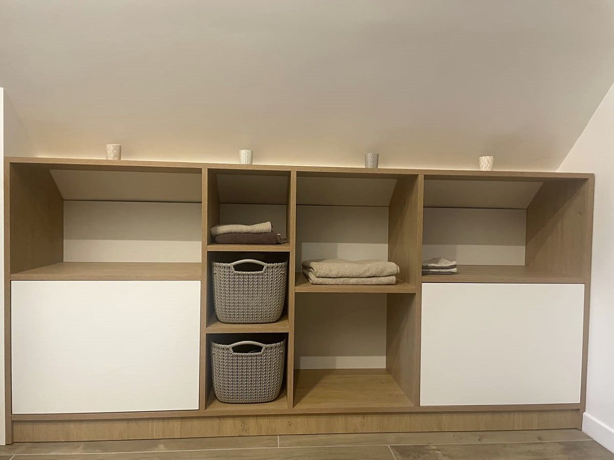 Rangements sous pente arrière 