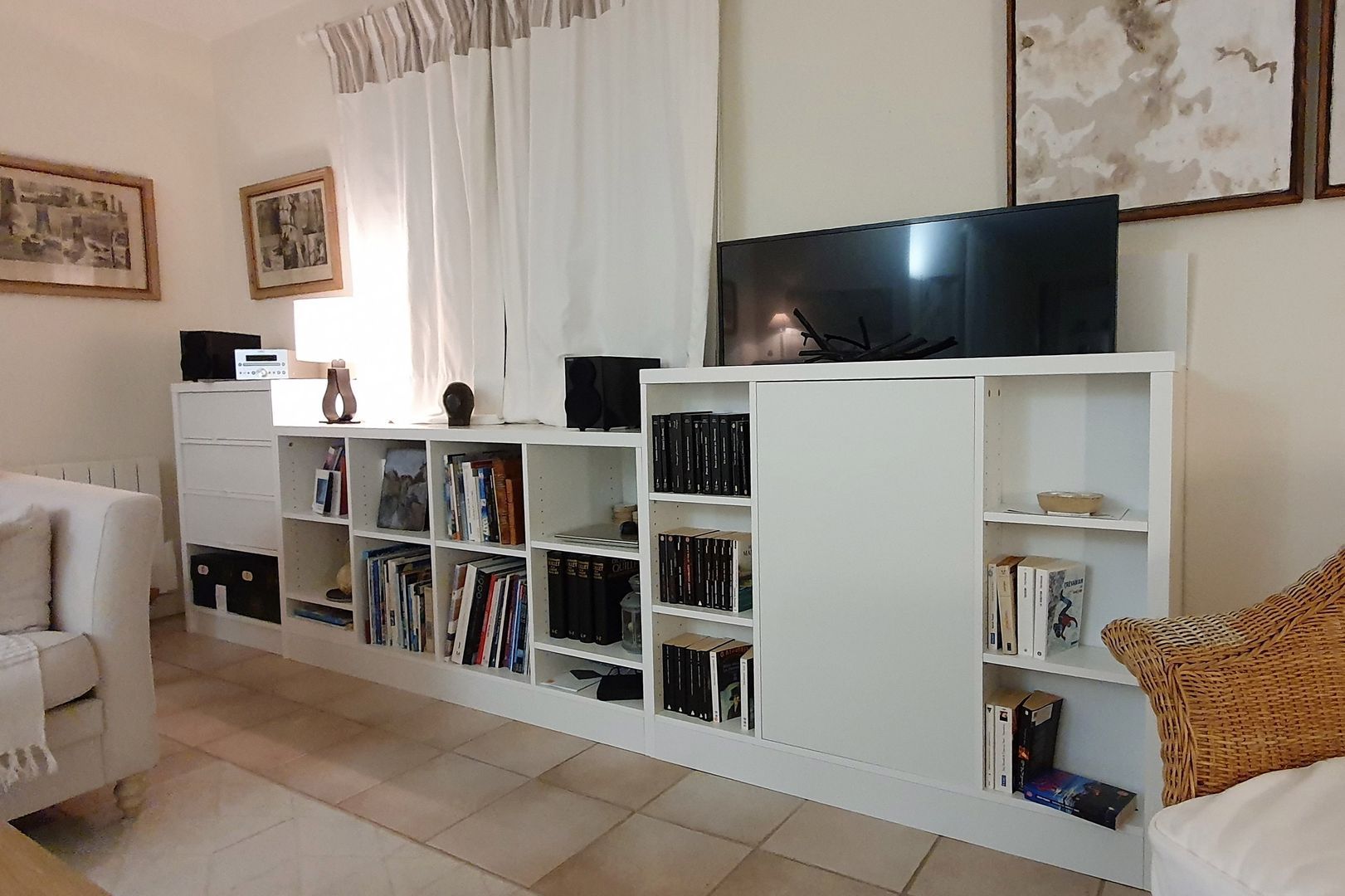 Bibliothèque sur mesure avec élévateur pour écran TV