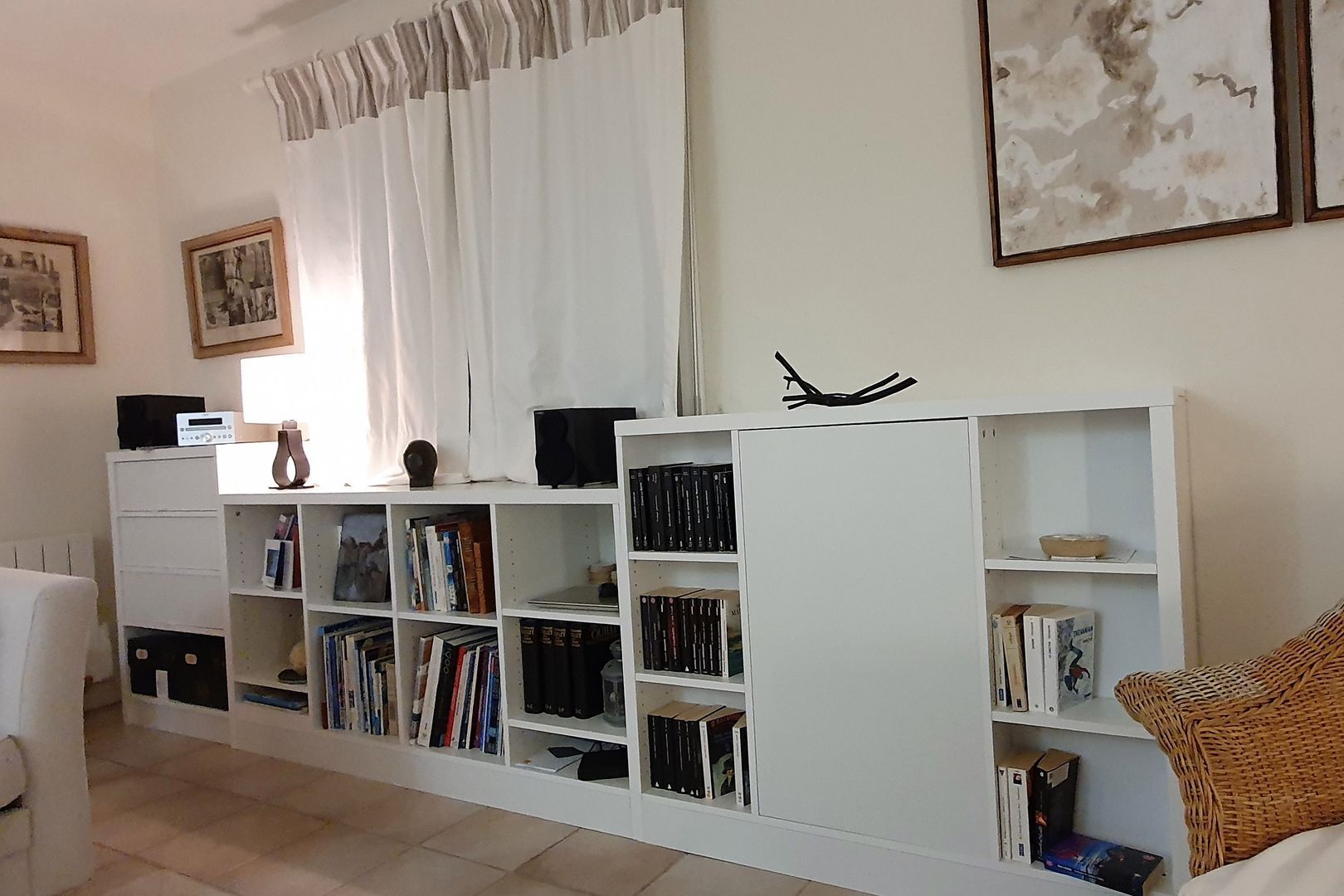 Bibliothèque sur mesure avec élévateur pour écran TV - Vue 1