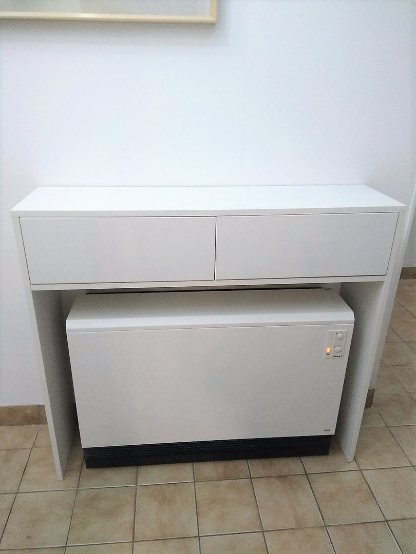 Console blanche avec tiroir