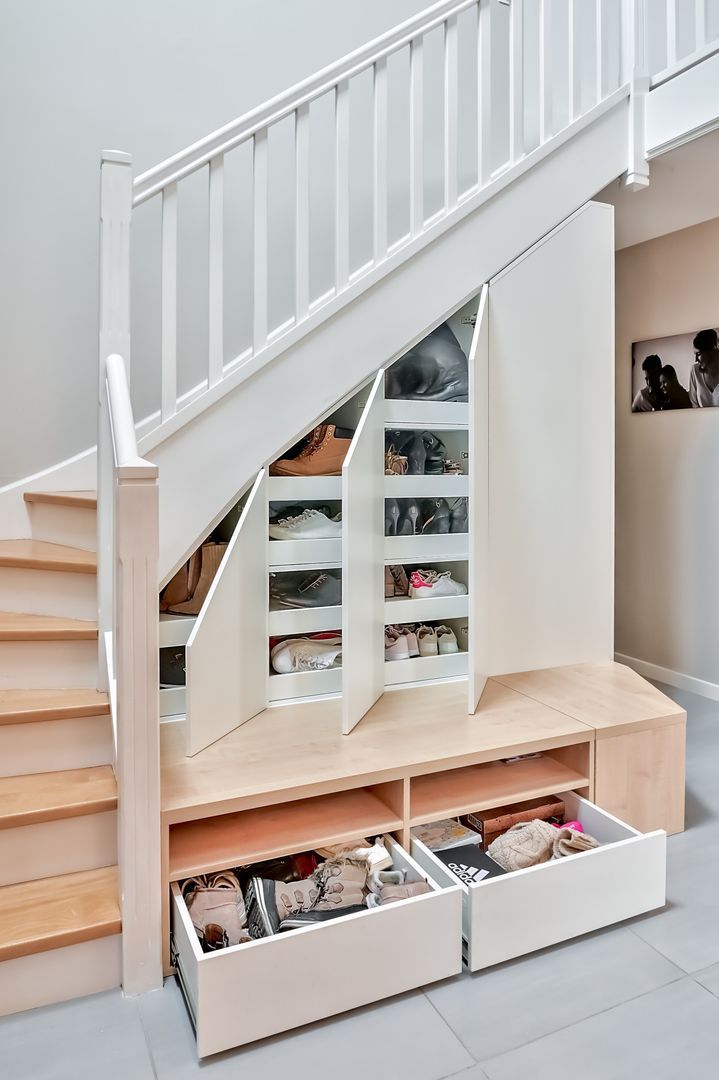 Agencement sous escalier sur mesure avec banquette - Vue 4