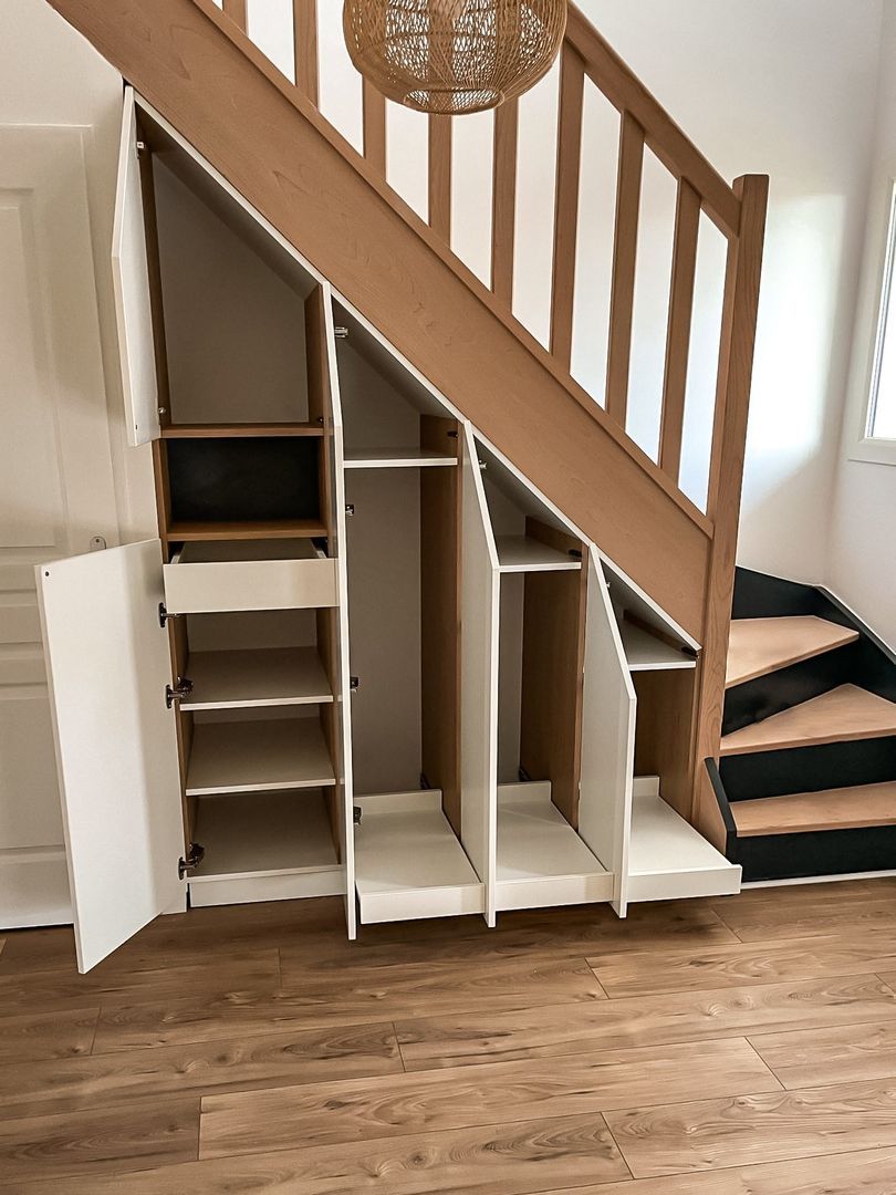 Dressing sous escalier sur mesure