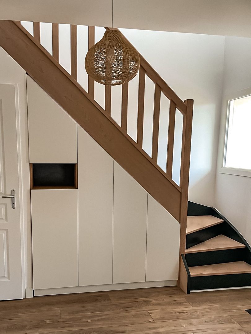 Dressing sous escalier sur mesure - Vue 1