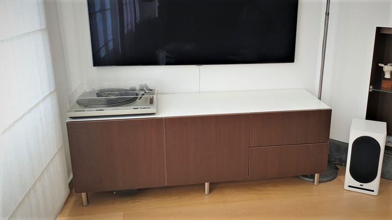 Meuble TV sur mesure bois et plateau blanc