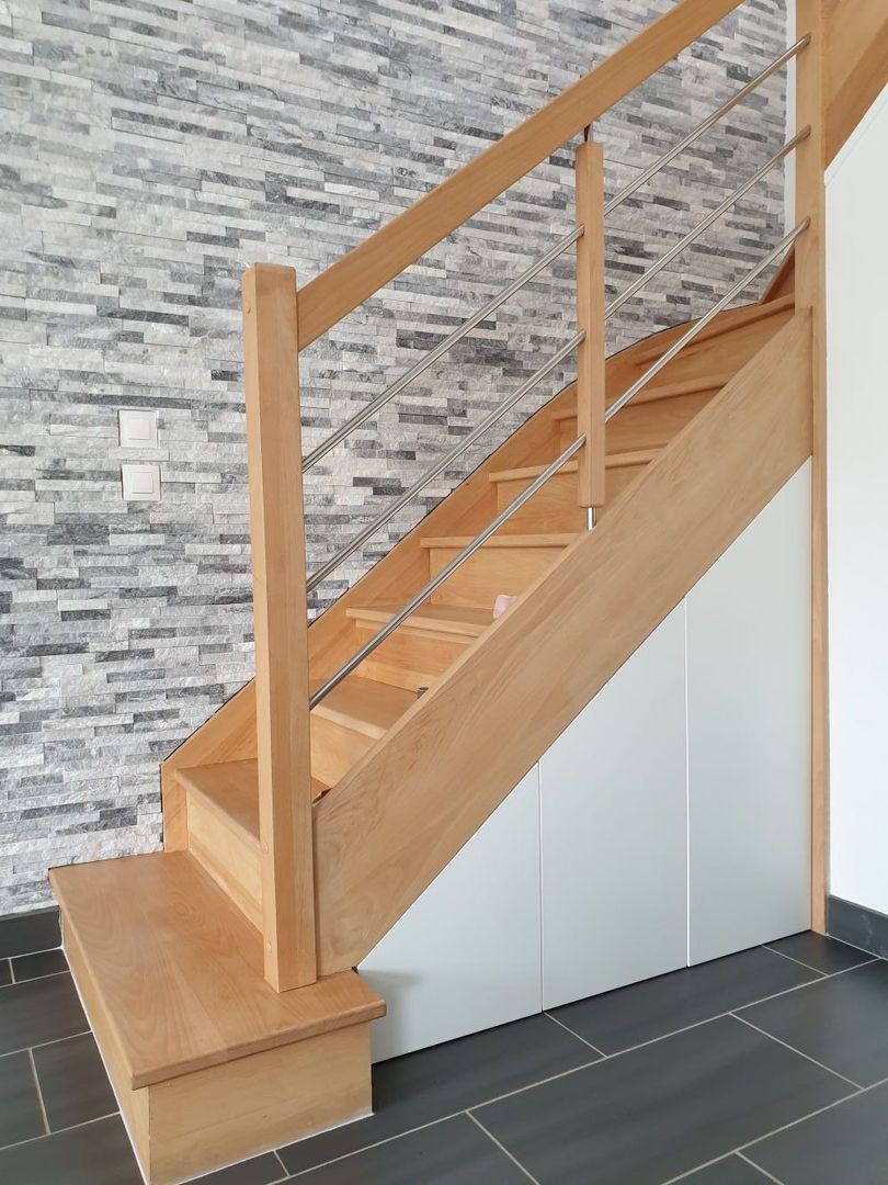 Placard blanc sous escalier  - Vue 1