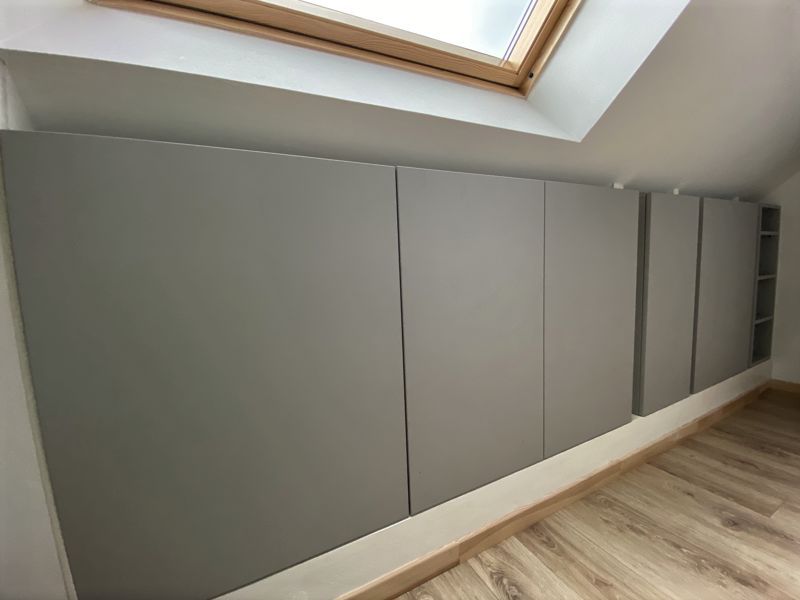Placard de rangement sur mesure en soupente