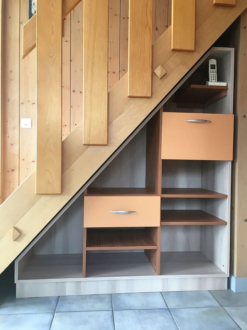 Buffet sous escalier sur mesure