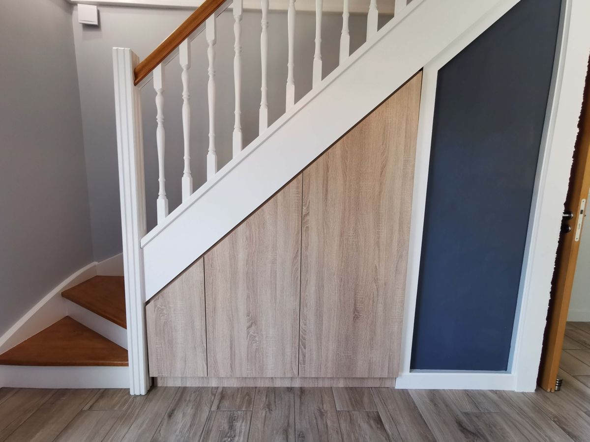 Caisson sous escalier en bois