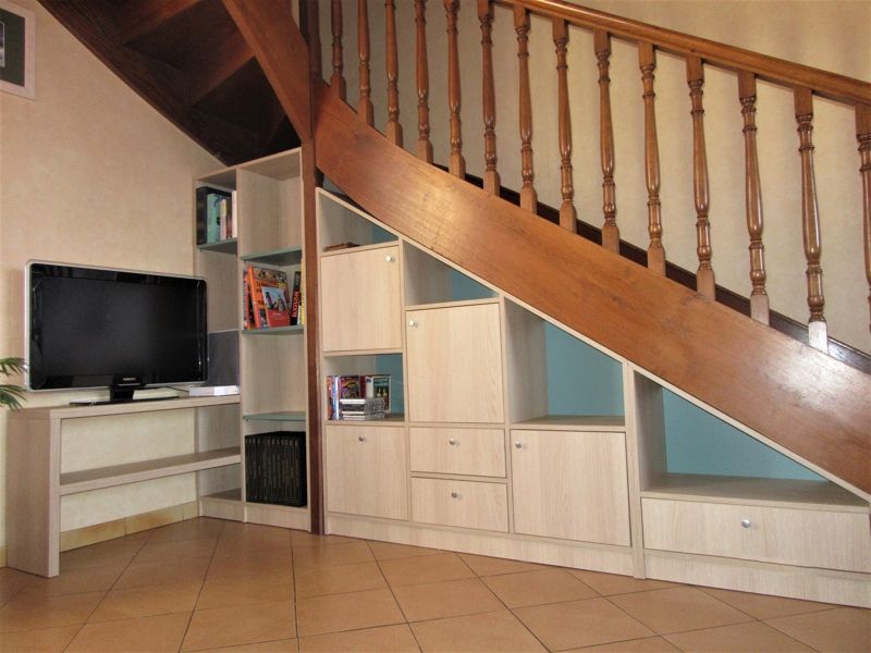 Ensemble sous escalier avec extension meuble TV