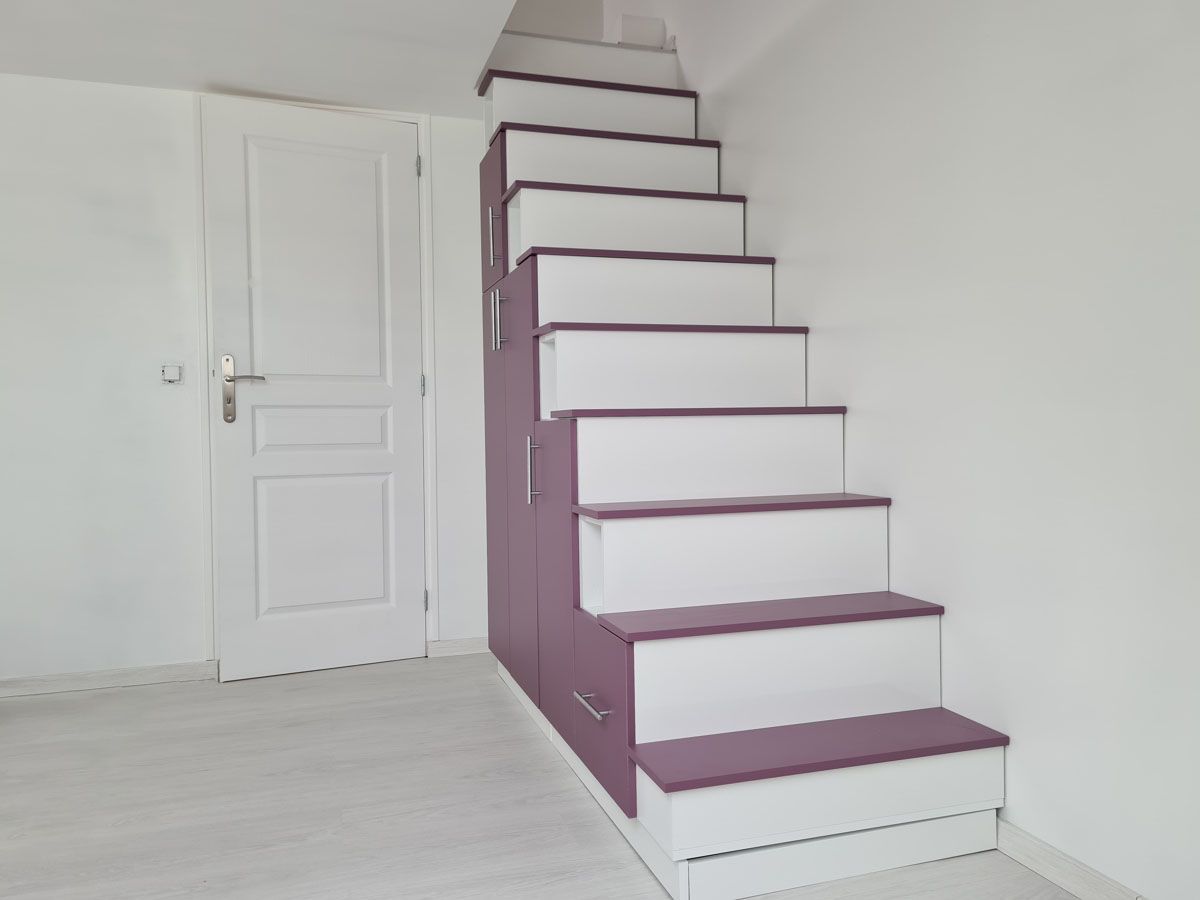 Meuble escalier coloré modulable