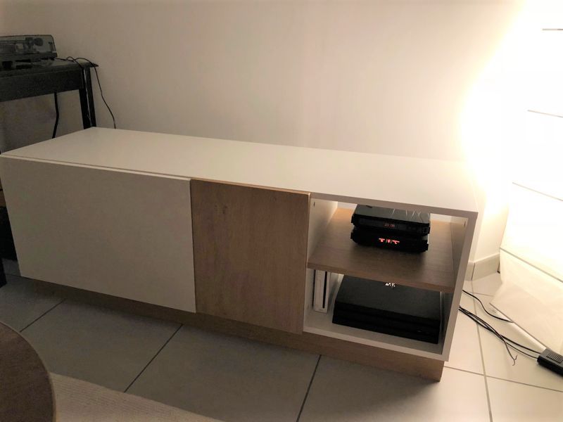 Meuble TV sur mesure blanc et bois