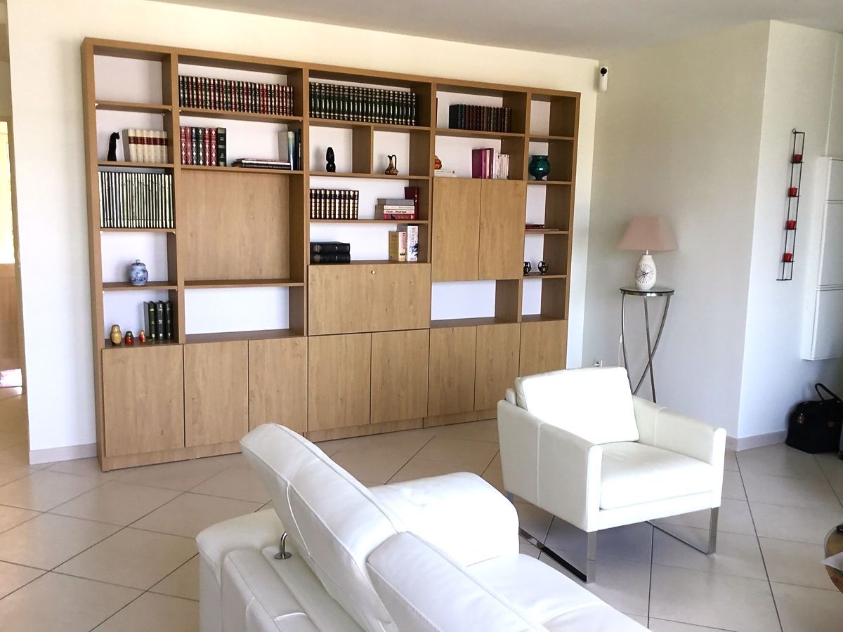 Bibliothèque en bois sur mesure