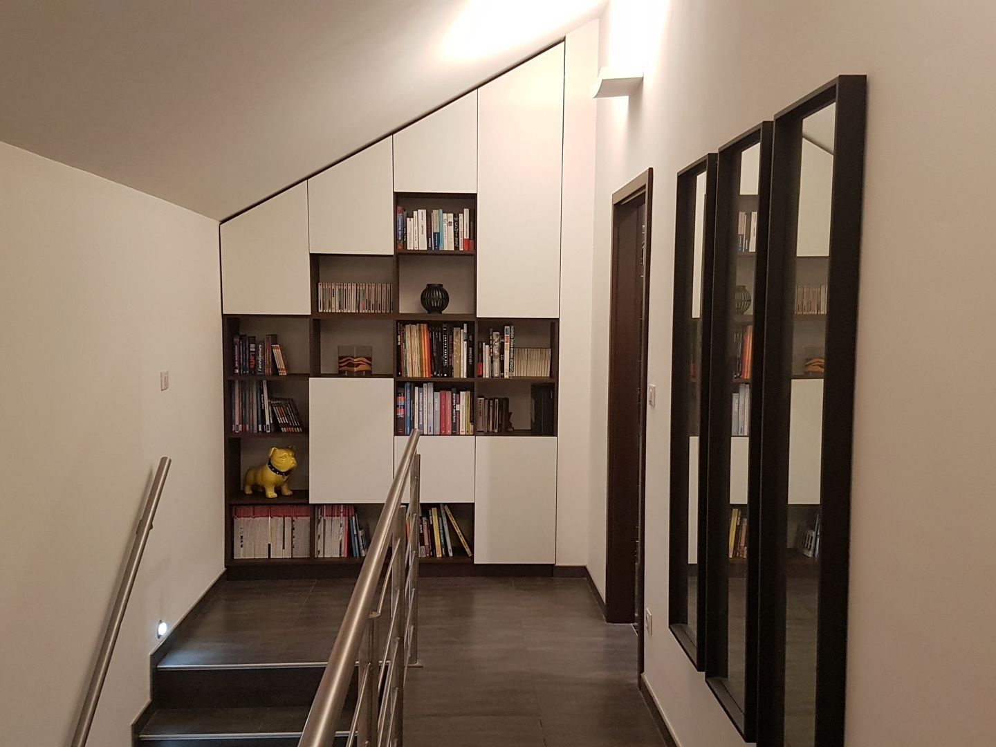 Bibliothèque sous pente sur mesure