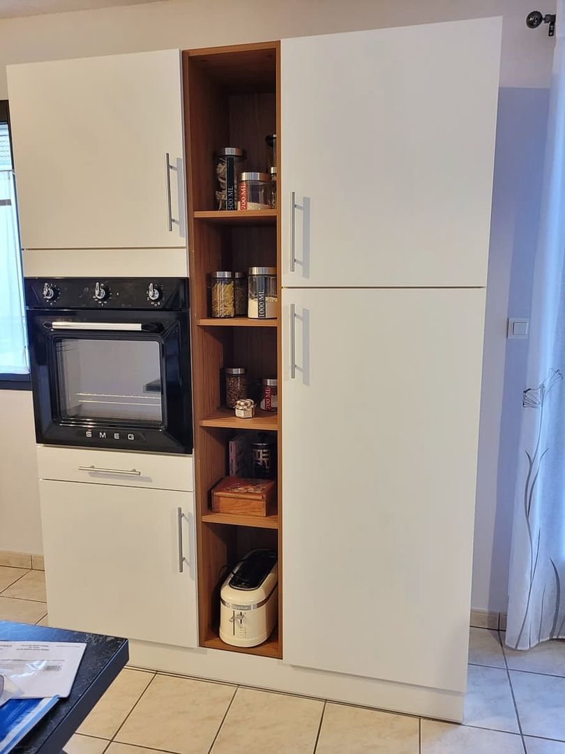 Colonne de rangement sur mesure
