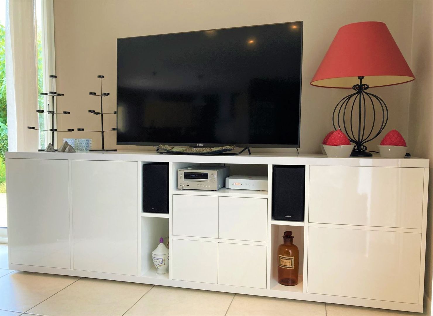 Large meuble TV blanc brillant