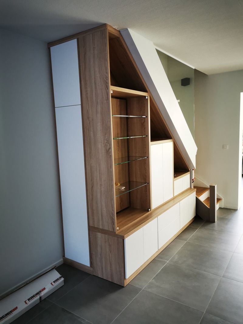 Meuble personnalisé sous escalier quart tournant 